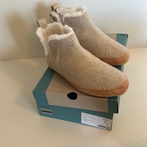 Tom’s Lola Slipper Oatmeal Metallic Waffle size 6